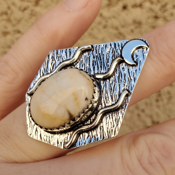 New Witchy Mookaite Horned Crescent Moon 925 Silver Ring. - Picture 3 of 9